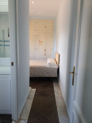 5 bedrooms, iron/ironing board, free WiFi, bed sheets - Finca Campo Viejo with Garden, Terrace & Wi-Fi (Isla Cristina)
