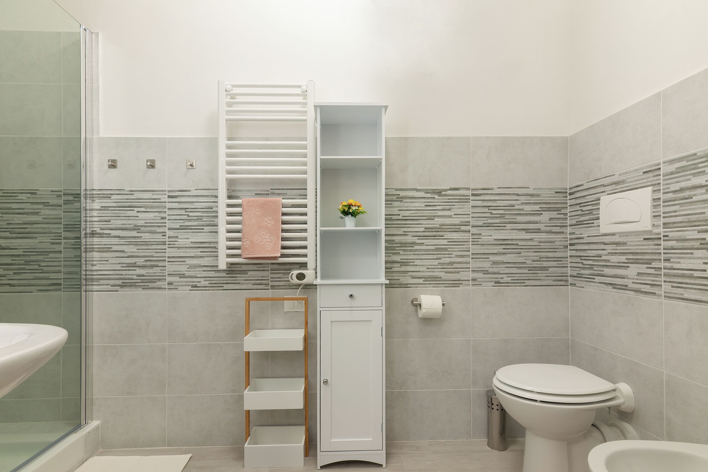 Dusche, Haartrockner, Handtücher