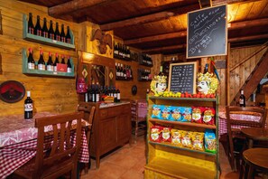 Dining - Apartment "Borgo Santa Caterina Albego Diffuso" with Mountain View (Castiglione di Sicilia)