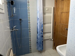 Shower, towels