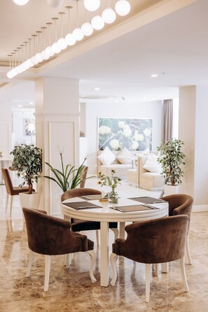 Free daily buffet breakfast  - Qafqaz Sahil Hotel Baku (Baku)