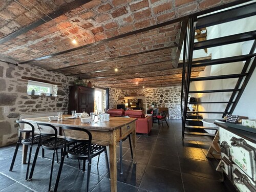 Gîte rural rénové avec charme à Marcillat, jardin et terrasse