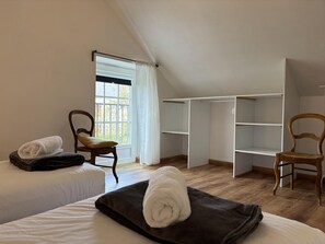 2 bedrooms, free WiFi, bed sheets - Renovated farmhouse with WiFi, Marcillat-en-Combraille (Marcillat-en-Combraille)
