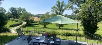 Renovated farmhouse with terraces, wifi, and exceptional views