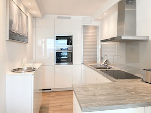 Køleskab, mikrobølgeovn, ovn, opvaskemaskine