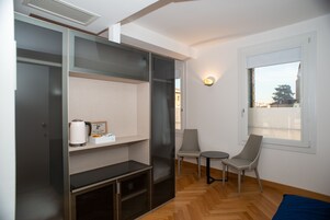 Junior Suite | Minibar, in-room safe, soundproofing, cribs/infant beds