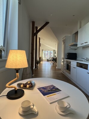 Fridge, microwave, oven, stovetop - Vacation apartment Möwenblick am Südstrand Wilhelmshaven (Wilhelmshaven)