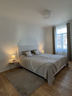 2 bedrooms, iron/ironing board, travel crib, free WiFi