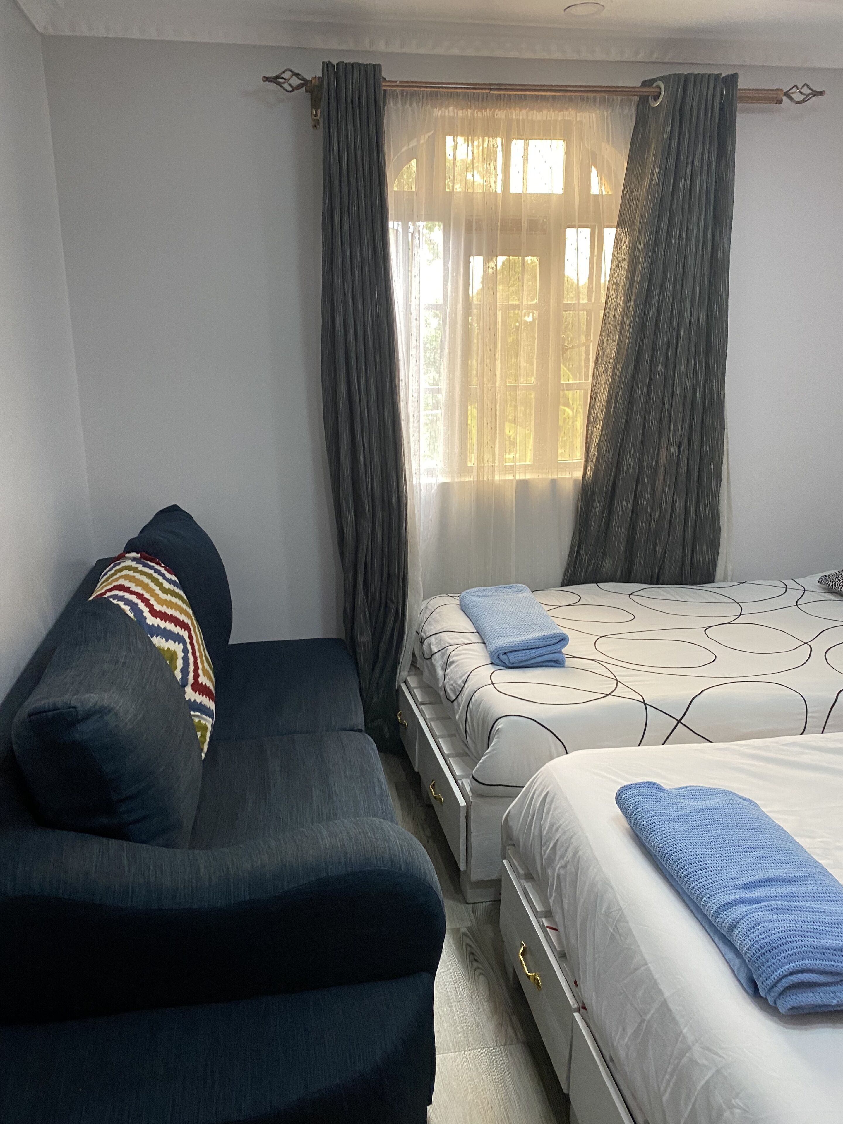 2 chambres, bureau, fer et planche à repasser, Wi-Fi gratuit