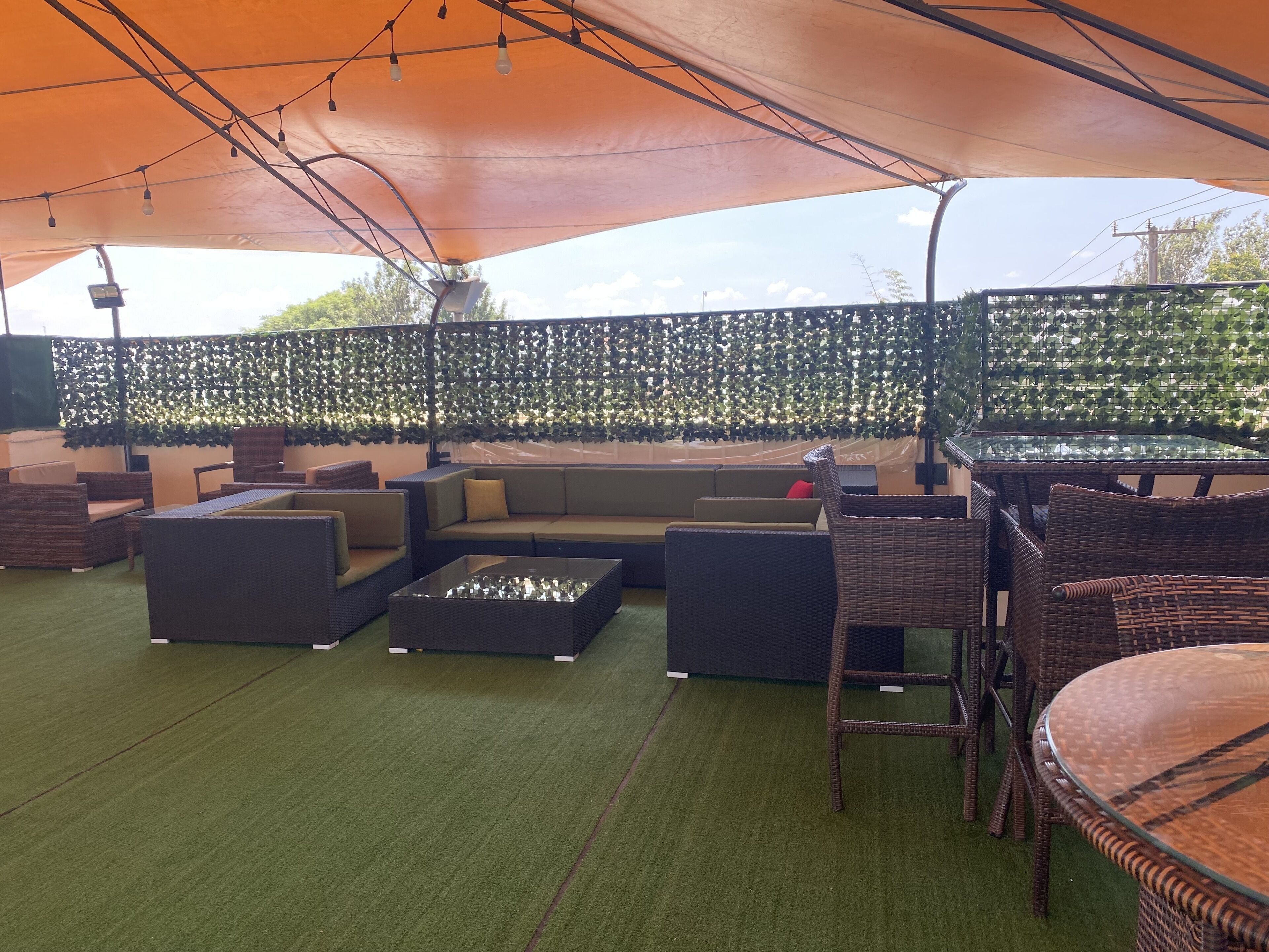 تناول الطعام بالخارج