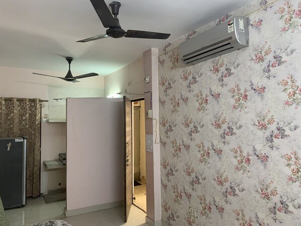 Interior - LOVELY 1 BEDROOM (New Delhi)