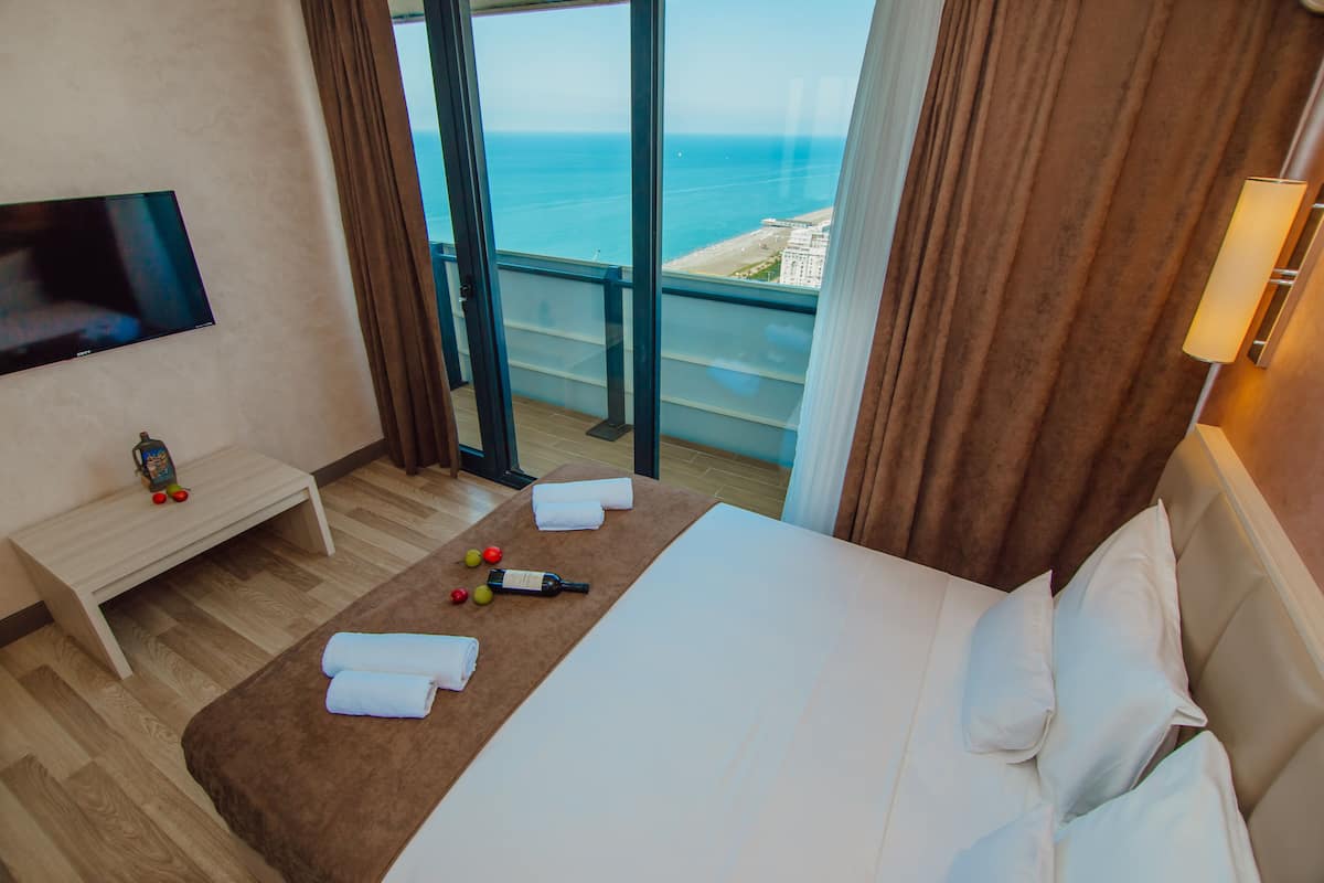 1 bedroom, hypo-allergenic bedding, minibar, individually furnished