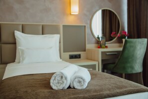 Habitación panorámica | Ropa de cama hipoalergénica, minibar, mobiliario individual y escritorio