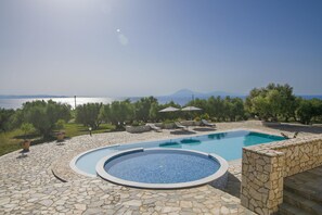 Seasonal outdoor pool - Amazing Pool Villa Kyllini Sea View (Andravida-Kyllini)