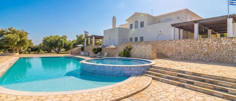 Vila família, 4 quartos, sacada (Amazing Pool Villa Kyllini Sea View) | Piscina | Piscina externa sazonal