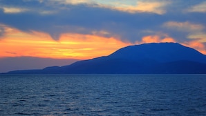 A mountain silhouette against a sunset sky over a calm sea. - Amazing Pool Villa Kyllini Sea View (Andravida-Kyllini)