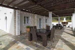 Outdoor dining - Amazing Pool Villa Kyllini Sea View (Andravida-Kyllini)