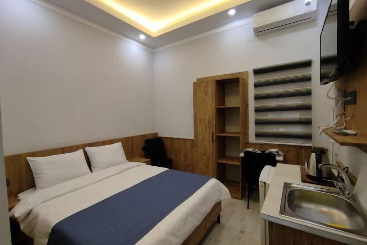 Desk, laptop workspace, free WiFi, bed sheets