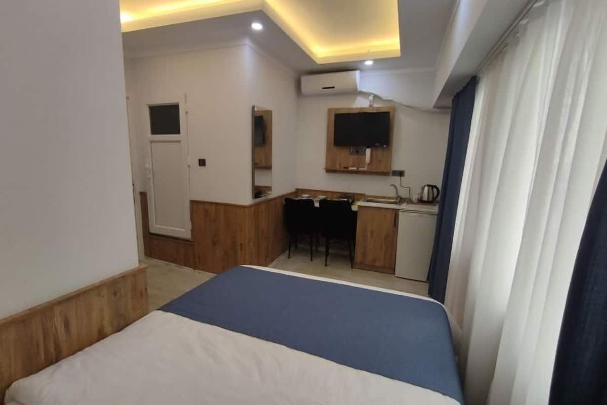 Desk, laptop workspace, free WiFi, bed sheets