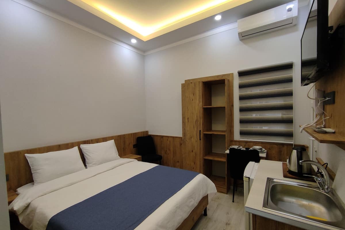 Desk, laptop workspace, free WiFi, bed sheets