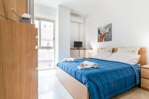 1 habitación, tabla de planchar con plancha y wifi