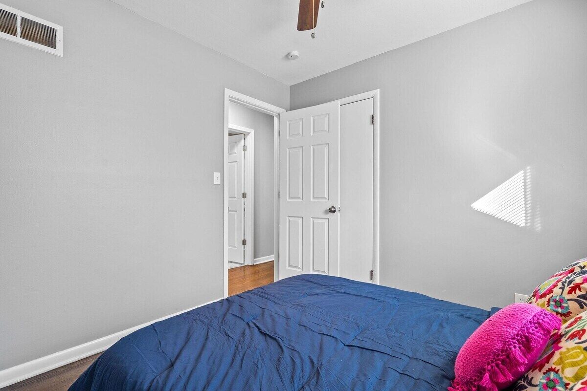 3 slaapkamers, een strijkplank/strijkijzer, gratis wifi, beddengoed