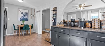 Large Pet Friendly Home Close to I-35 Hwy & KC