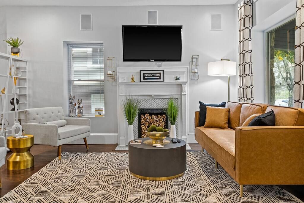 Midtown Boulevard - Hot Tub by Plaza & Westport