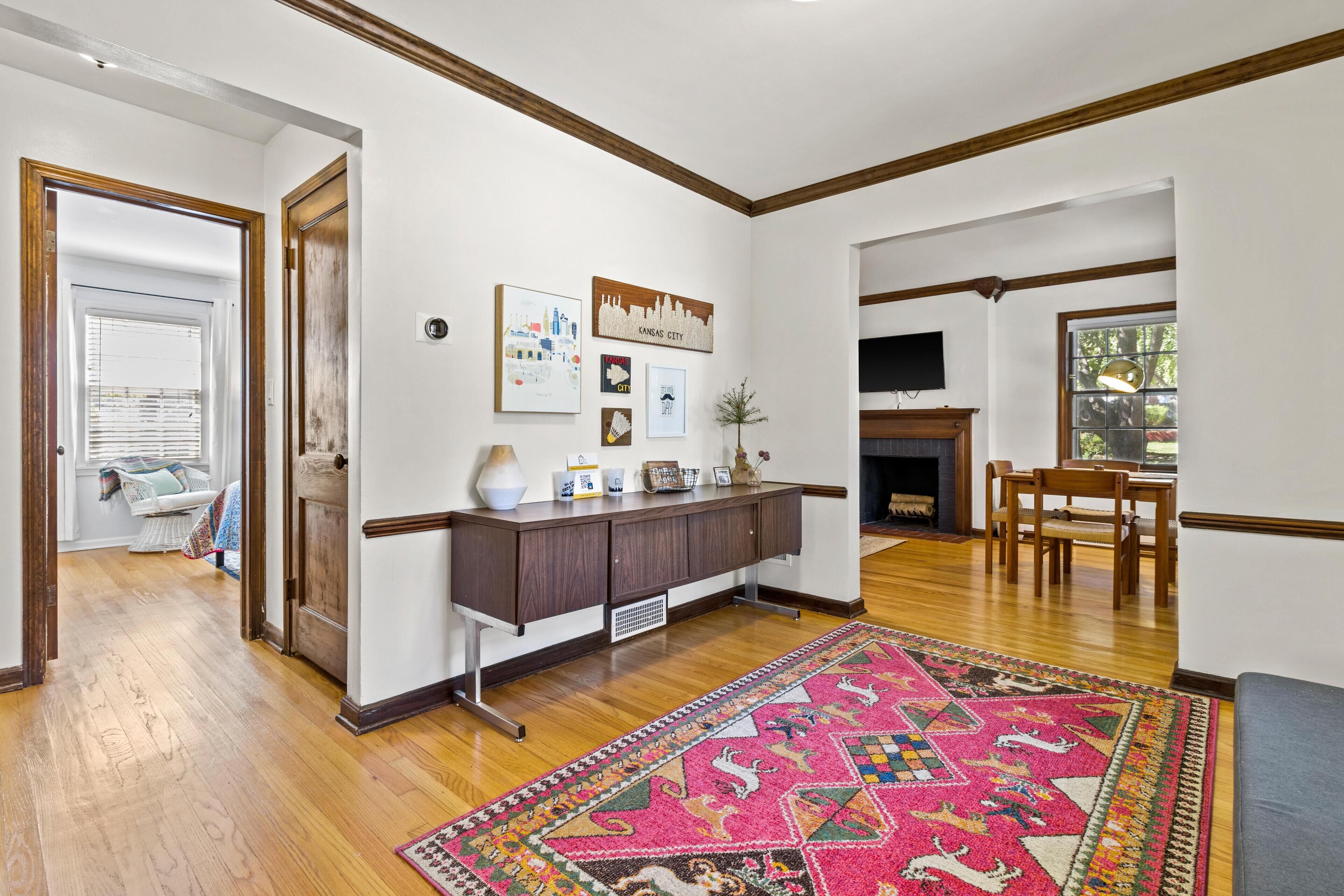 Cedar St. Bungalow + Fenced Yard + Mins to I-35 & KU Med