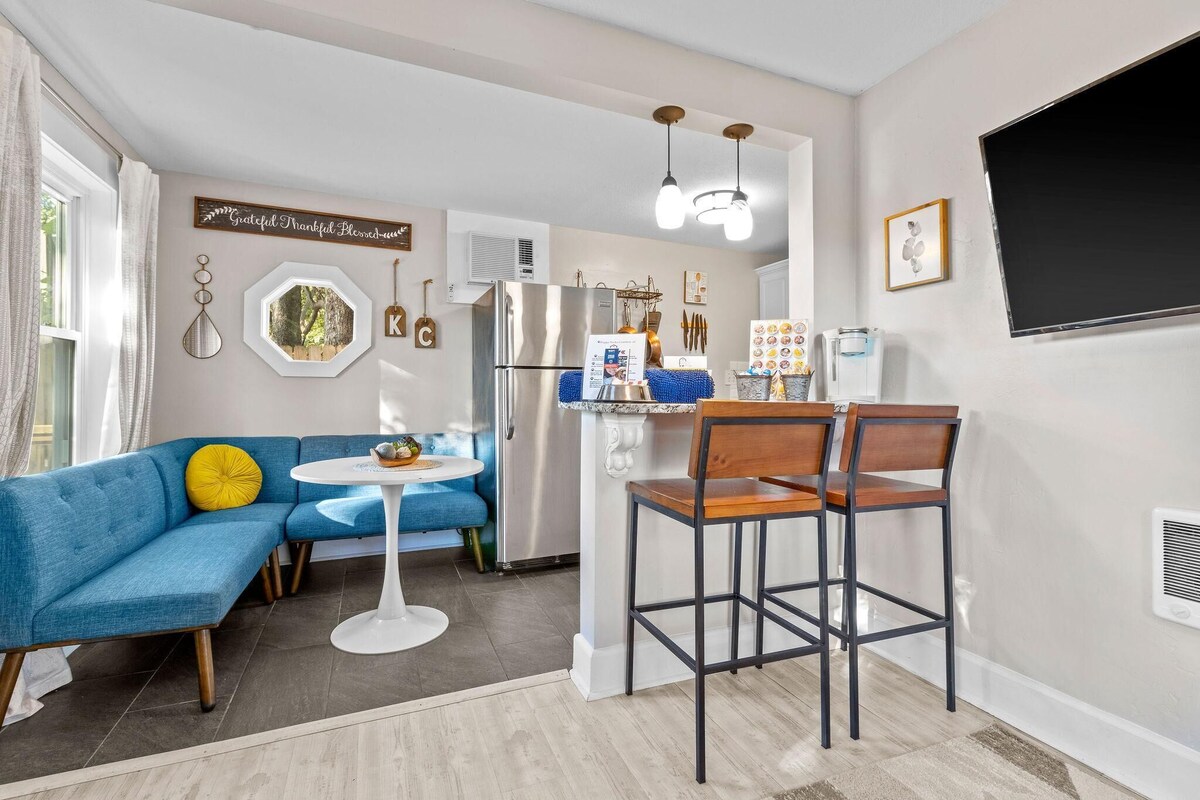 Charming Pet Friendly Retreat!