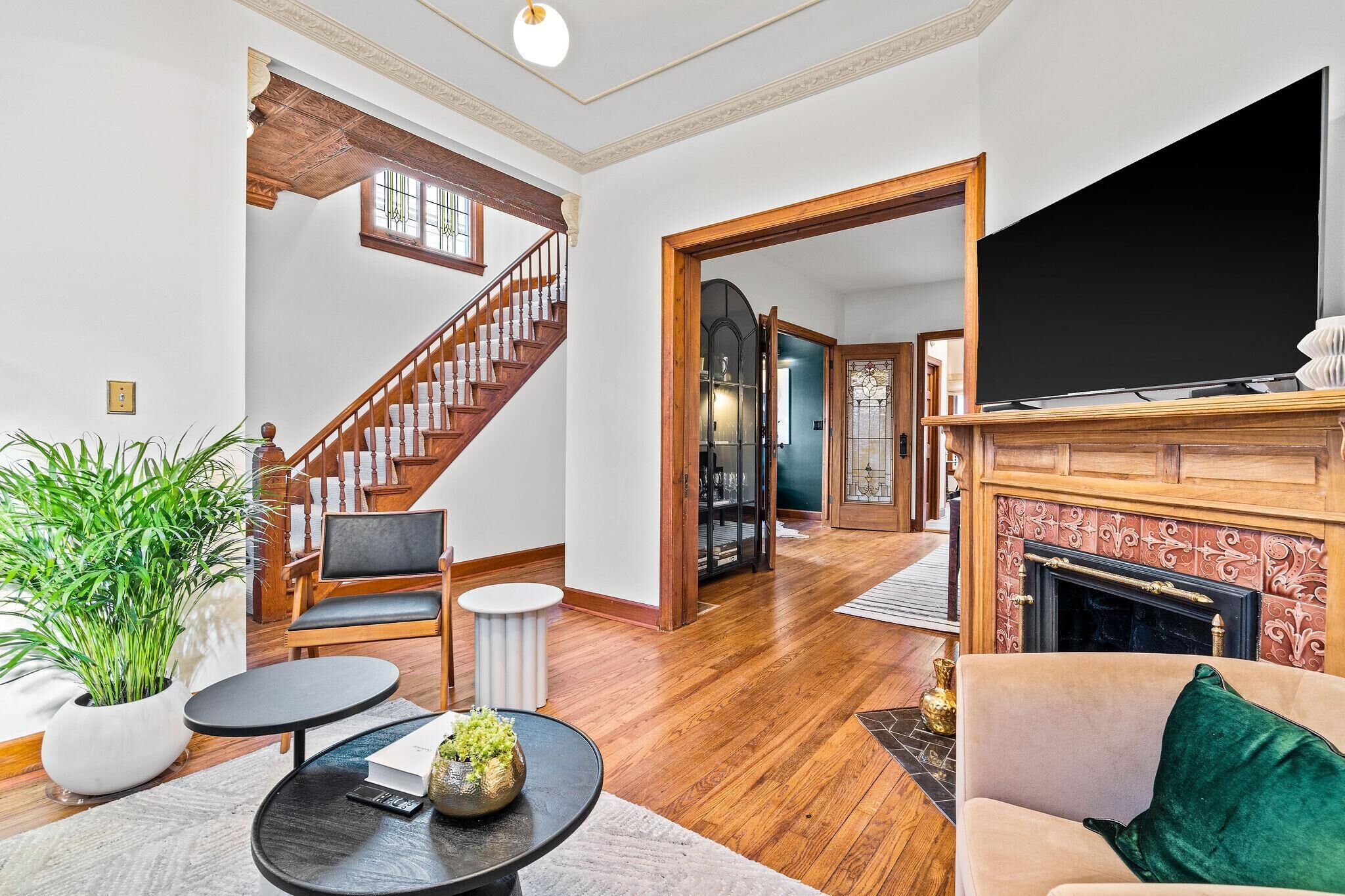 Gorgeous Victorian + Mins From Downtown