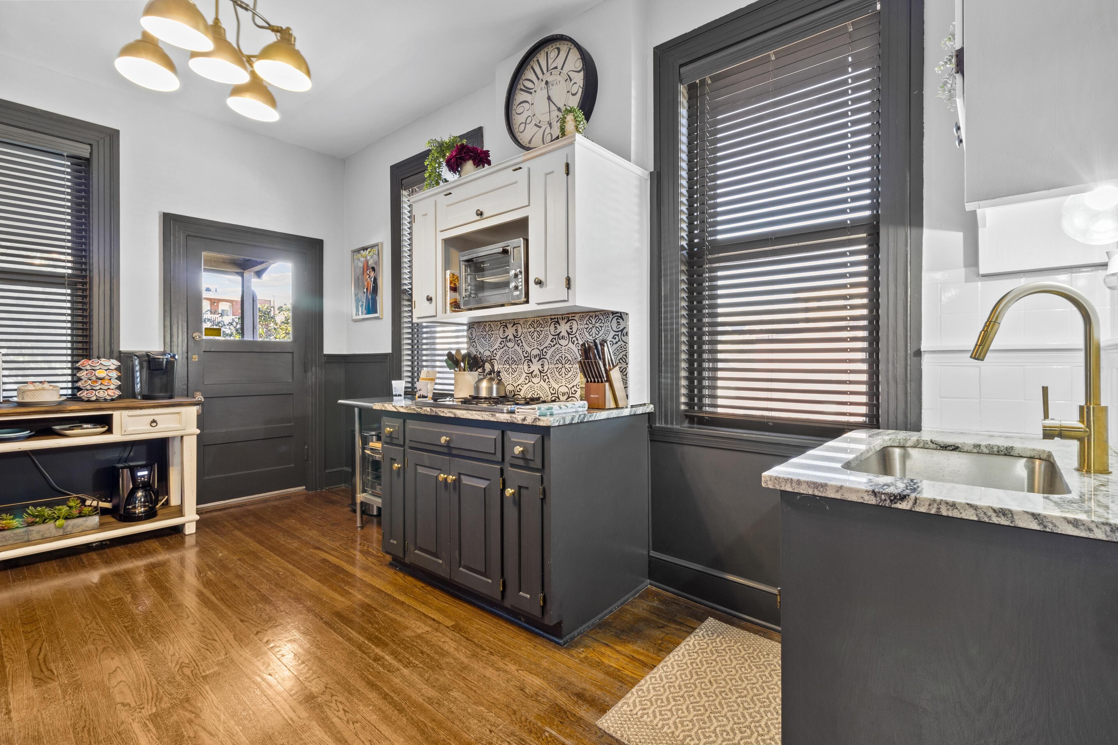 Historic Holmes Place + Min from Downtown