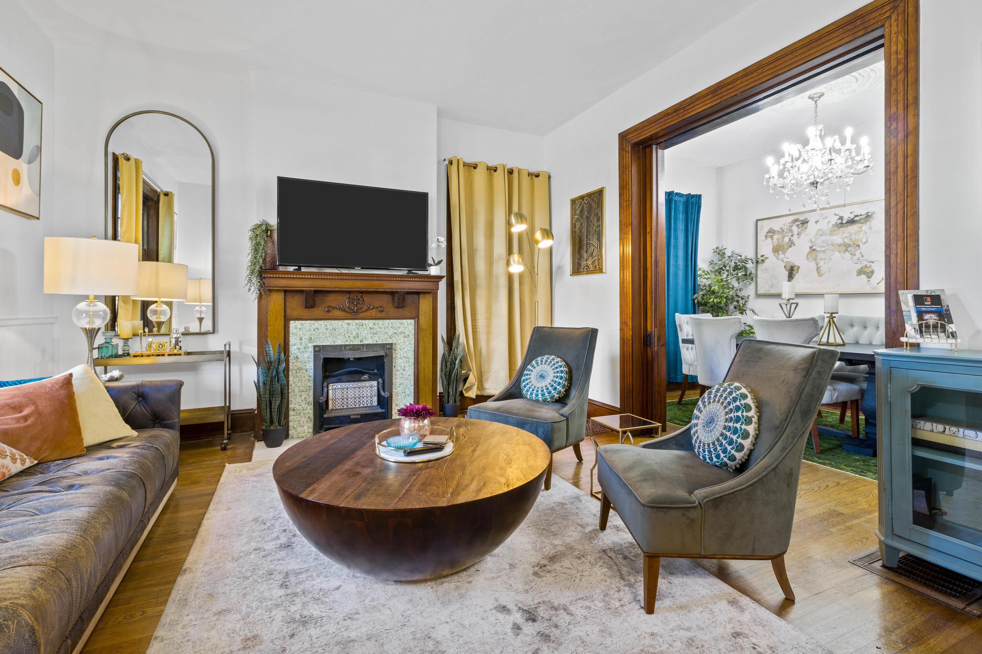 Historic Holmes Place + Min from Downtown