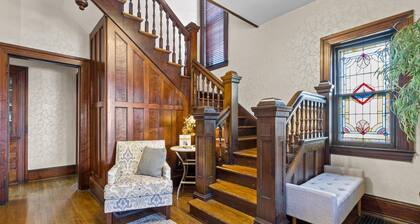 Historic Holmes Place + Min from Downtown