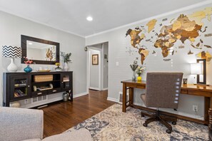 Interior - Jefferson Cottage - Large Home + Walkable to Waldo! (Kansas City)