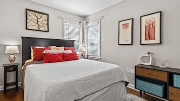 3 bedrooms, desk, iron/ironing board, free WiFi