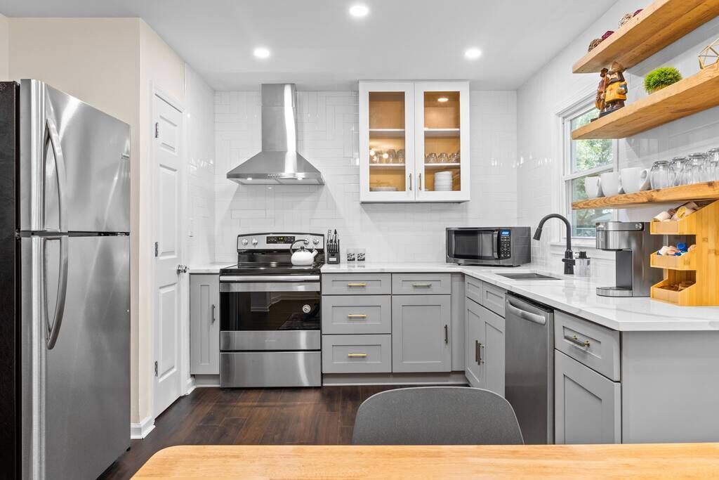 Beautiful Updated Ranch + Fenced In Yard + Minutes to Plaza!