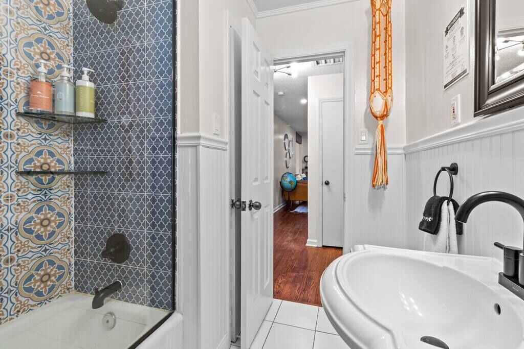 Beautiful Updated Ranch + Fenced In Yard + Minutes to Plaza!