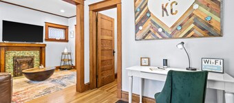 KC Nest - Mins from Plaza + Streetcar + Parking!