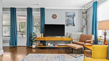 Smart TV, Netflix, Hulu, foosball
