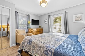 2 sovrum, skrivbord, strykjärn/strykbräda och gratis wi-fi