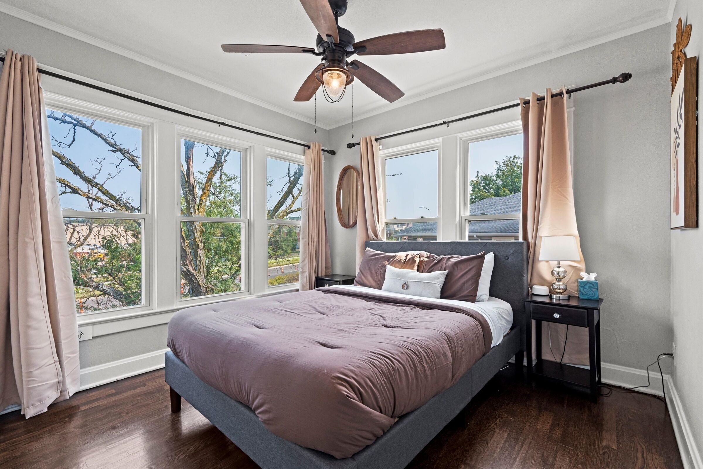 3 habitaciones, escritorio, tabla de planchar con plancha y wifi gratis 