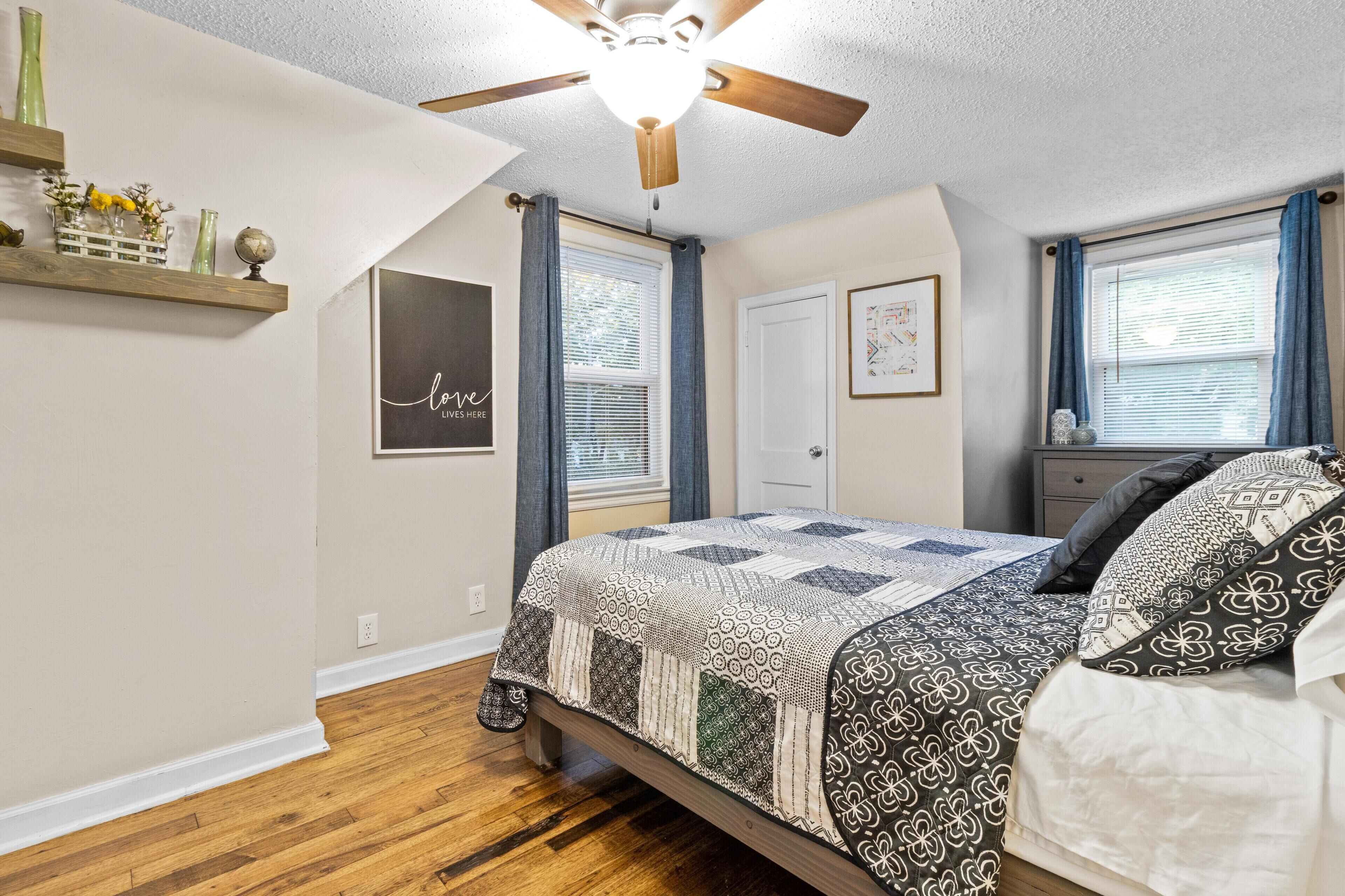 3 bedrooms, desk, iron/ironing board, free WiFi