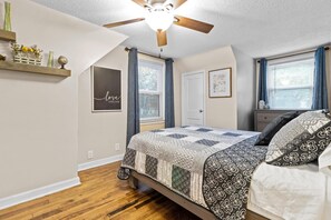 3 bedrooms, desk, iron/ironing board, free WiFi