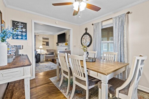 Cottage Mins From Stadiums + Parking + Pet Welcome