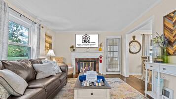 Smart TV, Hulu, streaming services