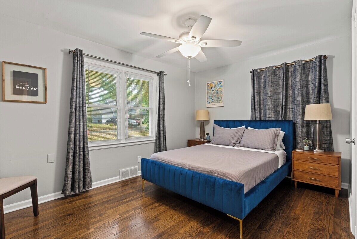 Bright and calming queen bedroom with blackout curtains and workspace potential — ideal for extended-stay guests, traveling professionals, or anyone needing restful nights during a 30+ day stay in Waldo.