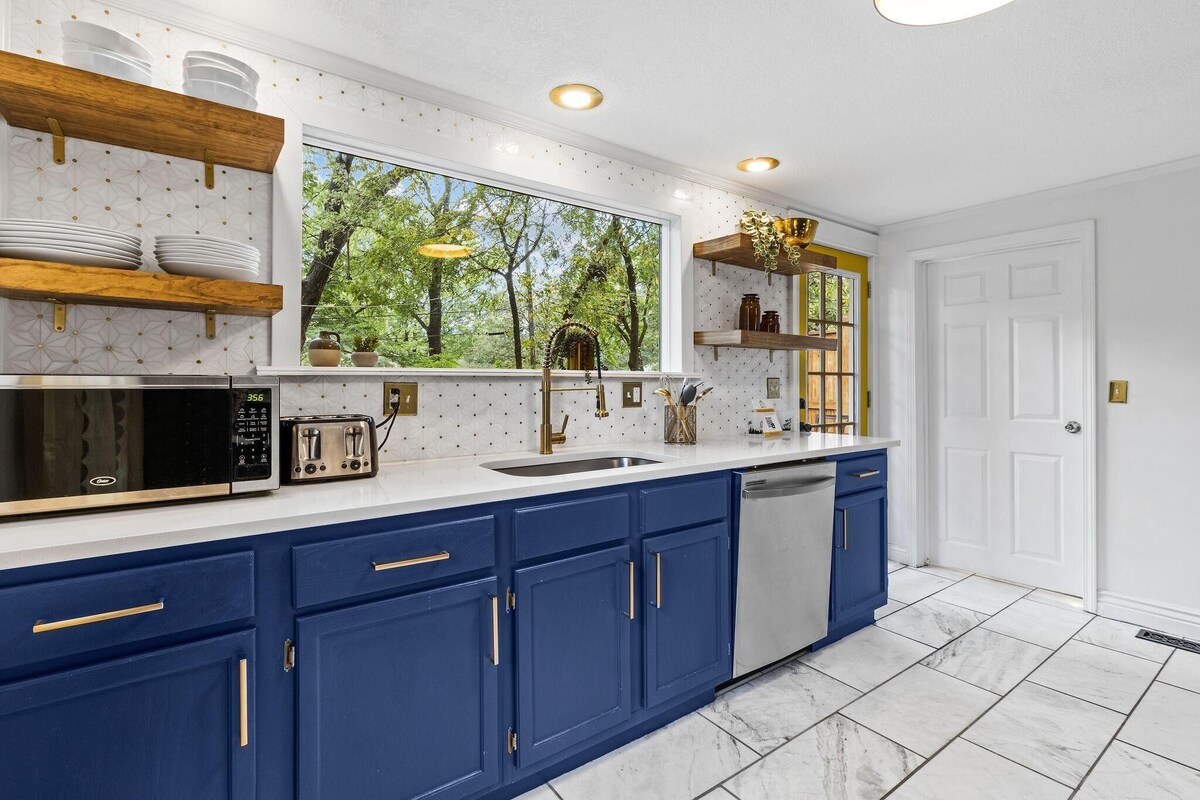 Walkable to Waldo + Parking & Fenced Yard!