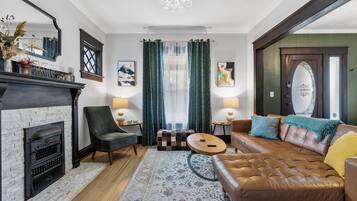 Smart TV, Hulu, streaming services