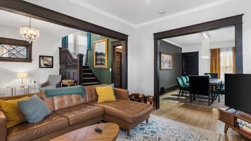 Smart TV, Hulu, streaming services